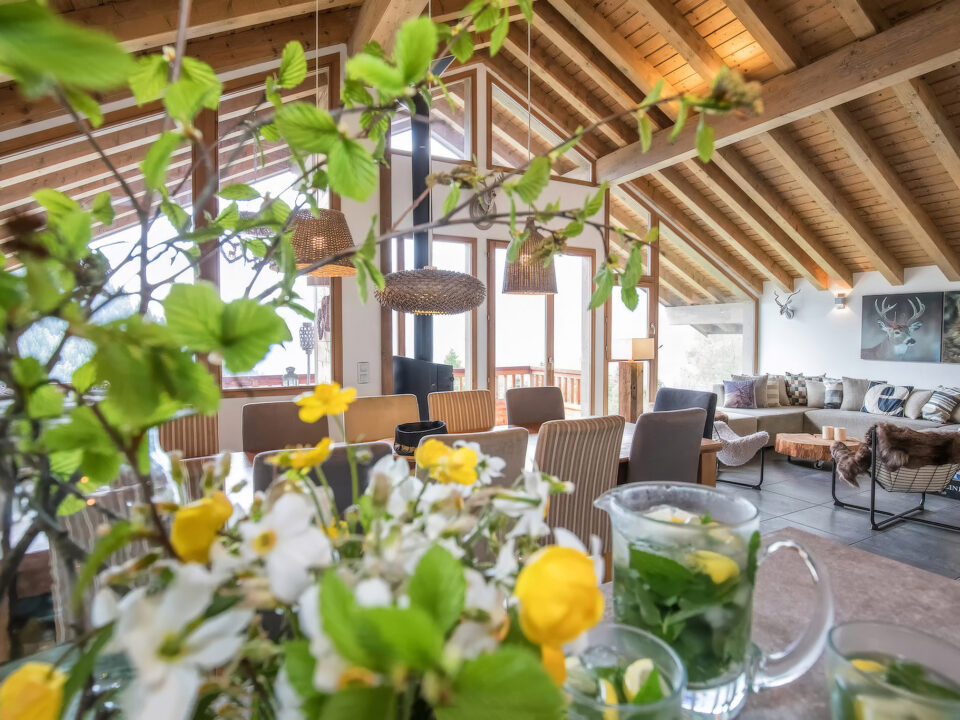 Salon + détails bouquet de fleurs