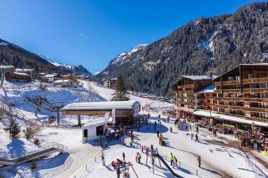 Vue sur télésiège de Valfréjus, pistes